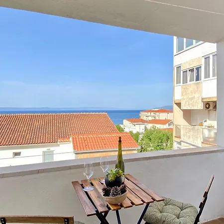 & Joy Of Life In Apartament Makarska